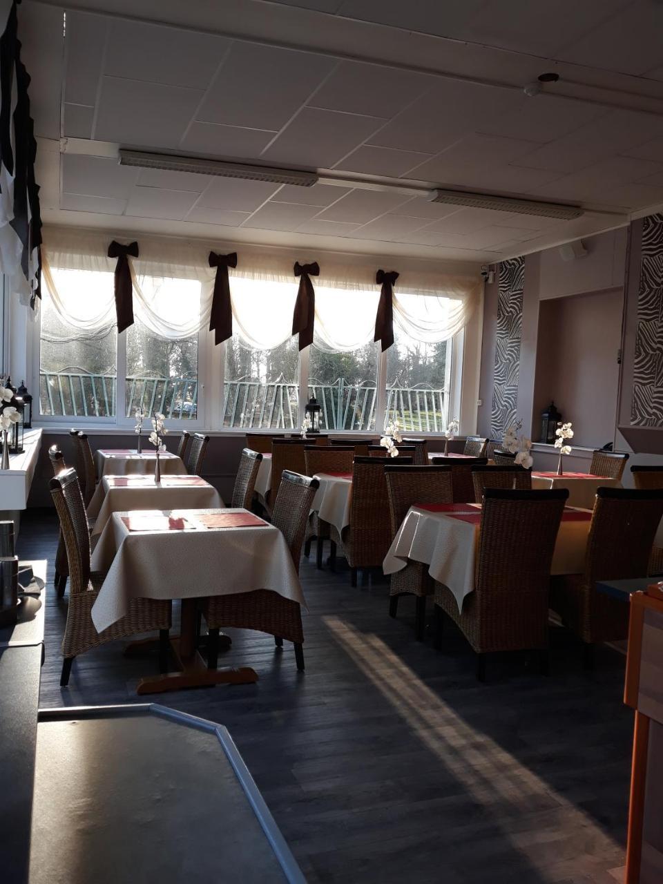 Hostellerie De La Quenoeuille マルキーズ エクステリア 写真