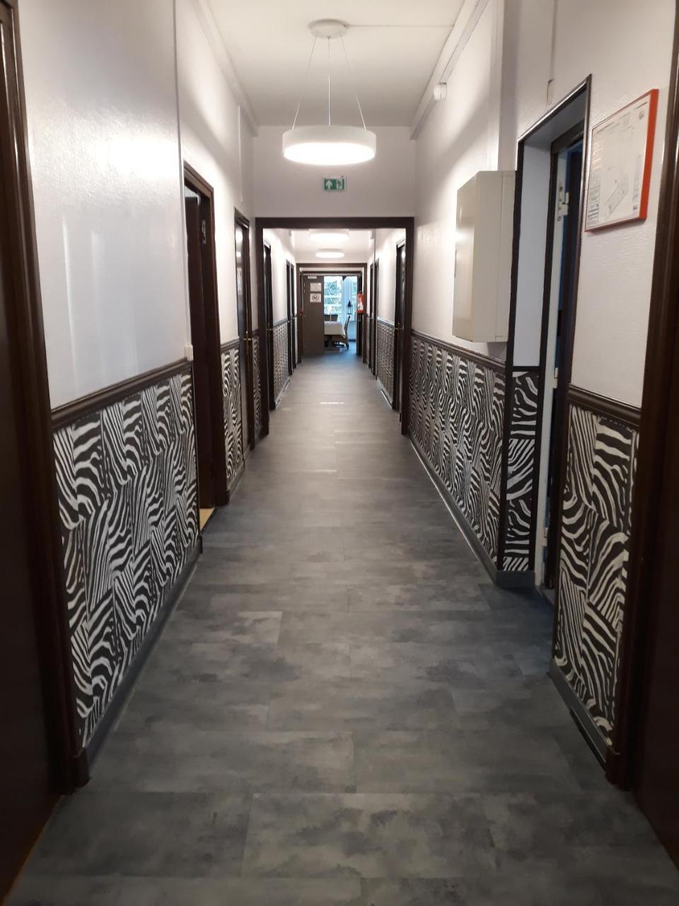 Hostellerie De La Quenoeuille マルキーズ エクステリア 写真