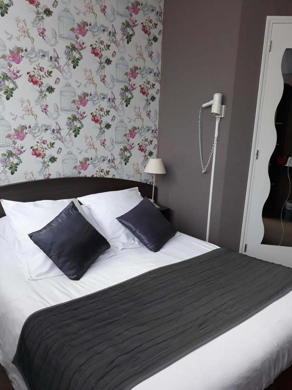 Hostellerie De La Quenoeuille マルキーズ エクステリア 写真