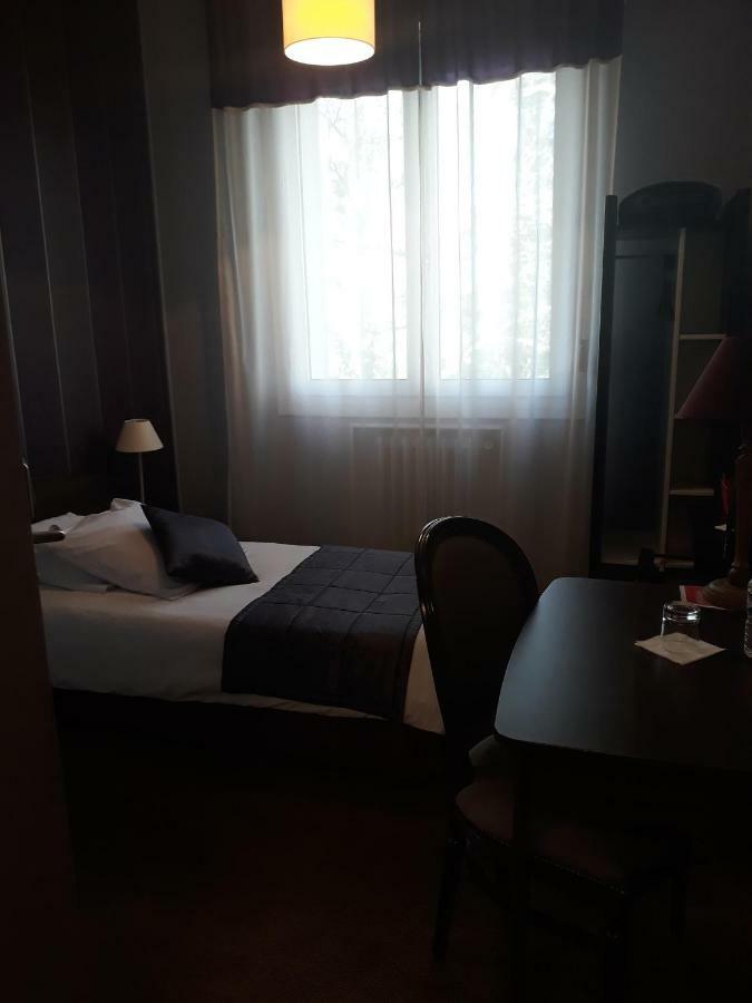 Hostellerie De La Quenoeuille マルキーズ エクステリア 写真