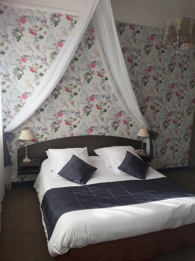Hostellerie De La Quenoeuille マルキーズ エクステリア 写真